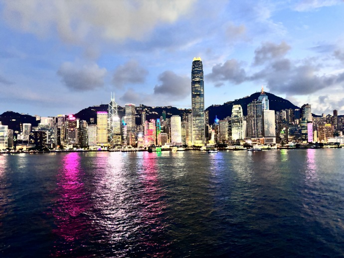 香港回归后的双重变奏，机遇与挑战并存